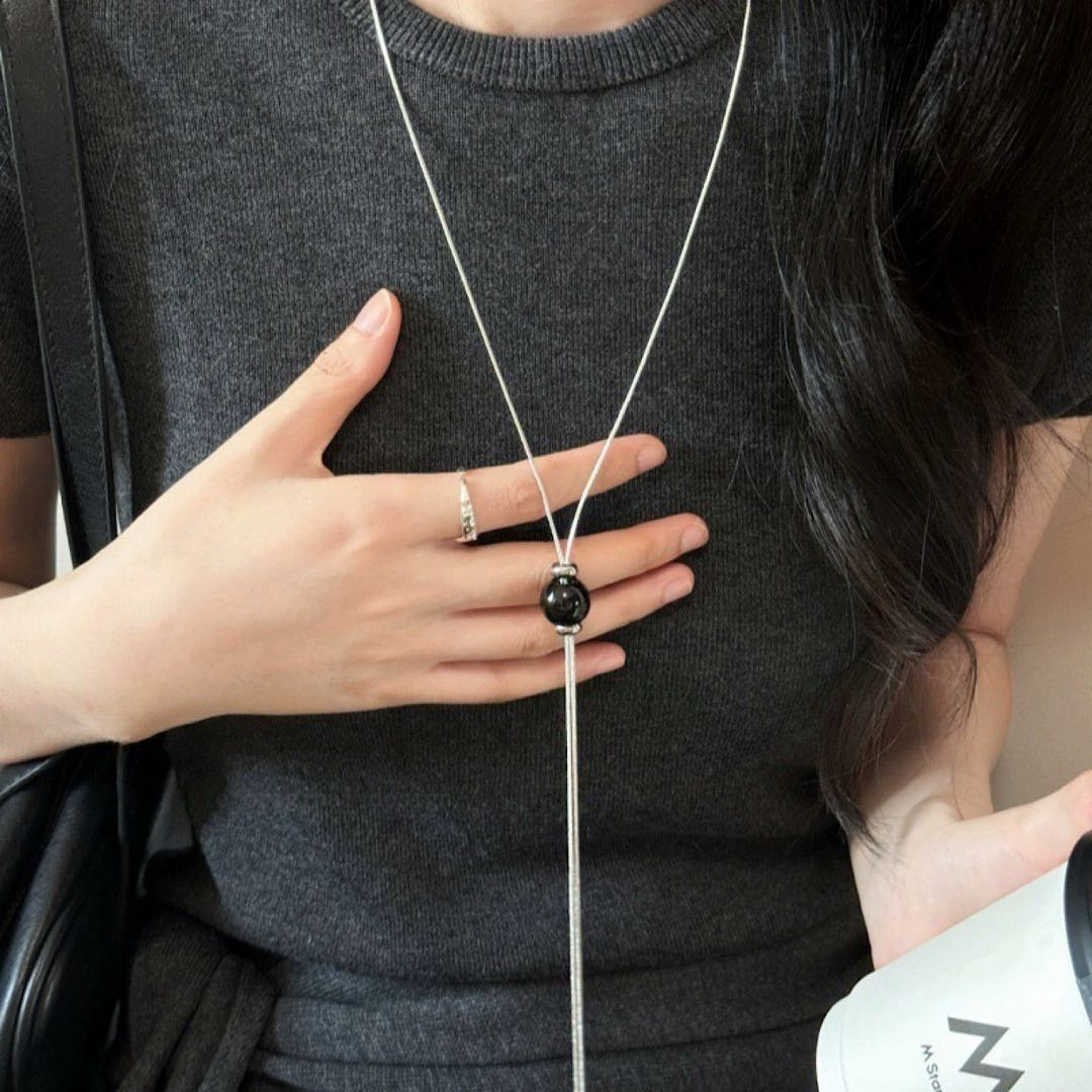 The latest autumn-winter collection features stylish designs that complement a casual style. 18k gold jewelry