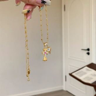 The latest autumn-winter collection features stylish designs that complement a casual style. 18k gold jewelry